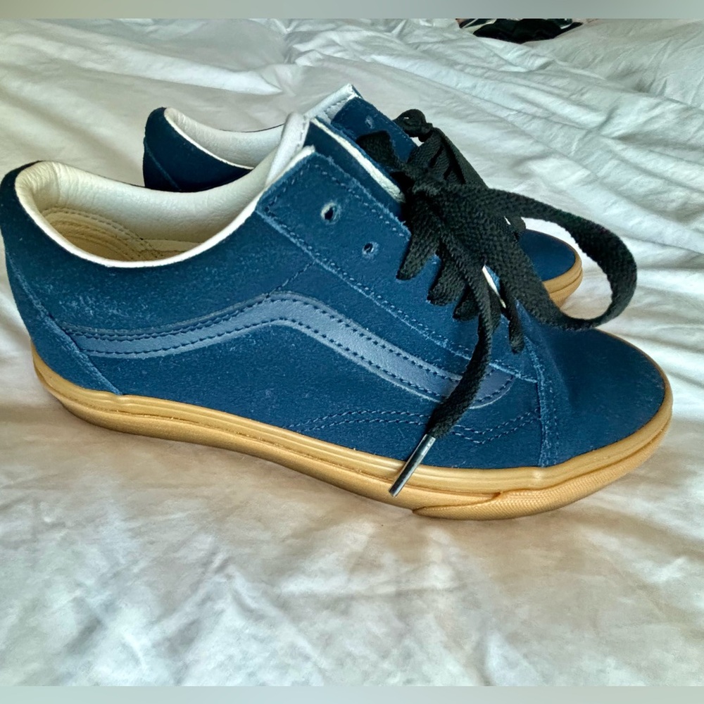NWOB vans size 6Y navy sneakers